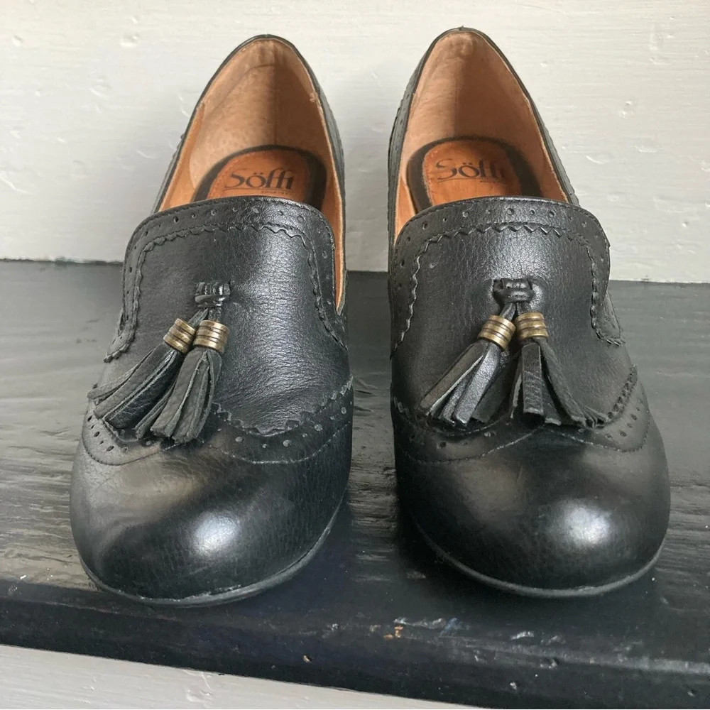 Sofft Leather Tassel Closed Toe Heels - Picture 7 of 8